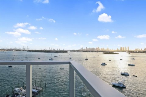 Condo in Miami Beach, Florida, 3 bedrooms  № 1956198 - photo 17