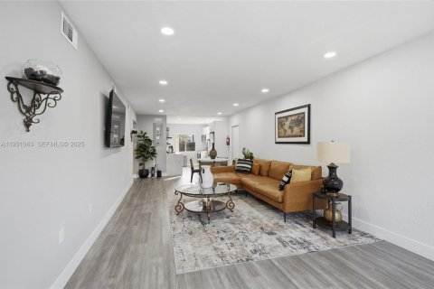 Снять в аренду виллу или дом в Майами, Флорида 3 спальни, 230.77м2, № 1989765 - фото 28