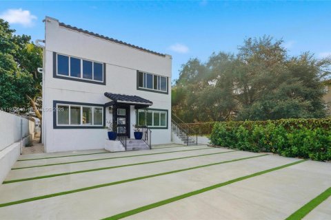 Снять в аренду виллу или дом в Майами, Флорида 3 спальни, 230.77м2, № 1989765 - фото 2