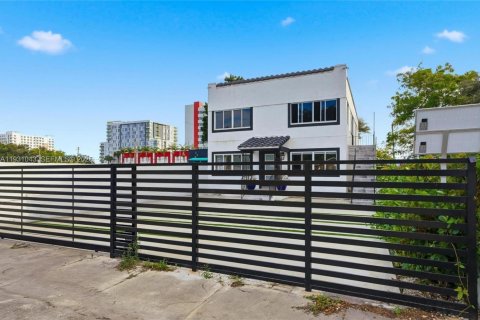 Снять в аренду виллу или дом в Майами, Флорида 3 спальни, 230.77м2, № 1989765 - фото 4