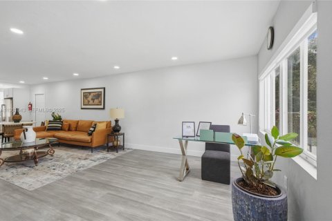 Снять в аренду виллу или дом в Майами, Флорида 3 спальни, 230.77м2, № 1989765 - фото 29