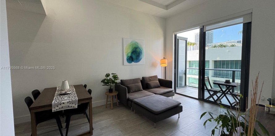 Кондоминиум с 1 спальней в Майами, Флорида № 2013985