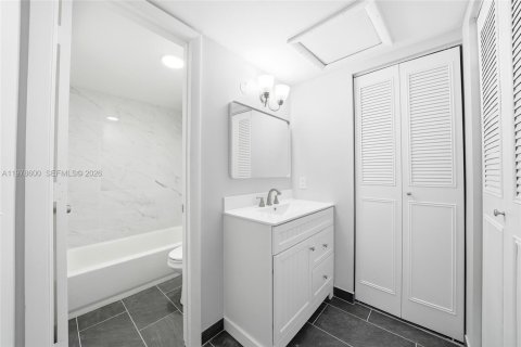 Купить кондоминиум в Дирфилд-Бич, Флорида 2 спальни, 97.55м2, № 2043968 - фото 22