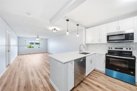 Кондоминиум с 2 спальнями в Дирфилд-Бич, Флорида № 2043968