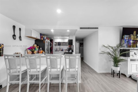 Copropriété à vendre à Miami, Floride: 3 chambres, 117.24 m2 № 2066192 - photo 2