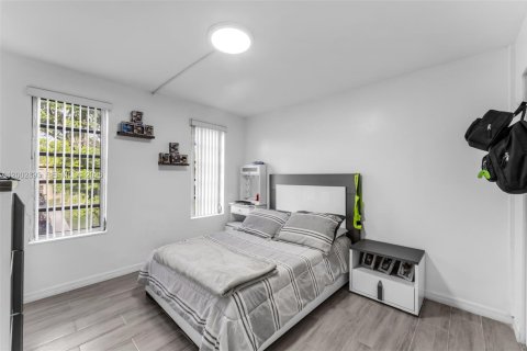 Copropriété à vendre à Miami, Floride: 3 chambres, 117.24 m2 № 2066192 - photo 14