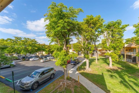 Copropriété à vendre à Miami, Floride: 3 chambres, 117.24 m2 № 2066192 - photo 24