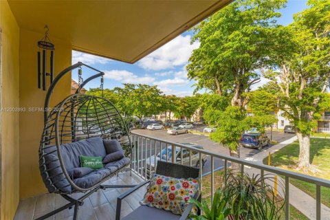 Copropriété à vendre à Miami, Floride: 3 chambres, 117.24 m2 № 2066192 - photo 21