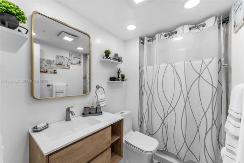Copropriété à vendre à Miami, Floride: 3 chambres, 117.24 m2 № 2066192 - photo 10