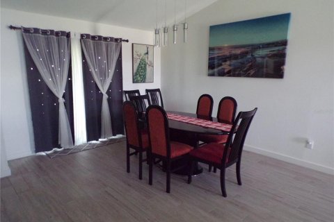 House in Port Charlotte, Florida 3 bedrooms, 135.54 sq.m. № 1736282 - photo 6