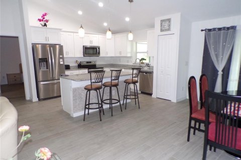 House in Port Charlotte, Florida 3 bedrooms, 135.54 sq.m. № 1736282 - photo 2