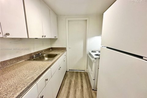 Снять в аренду квартиру в Норт-Майами, Флорида 2 спальни, 3319.4м2, № 2034790 - фото 6