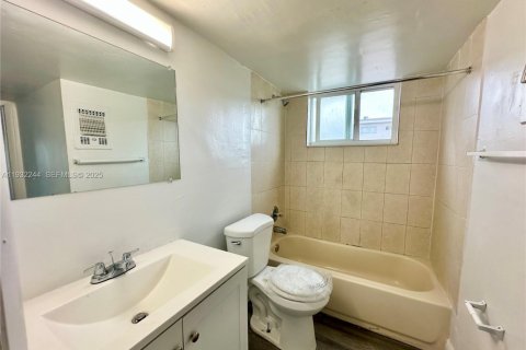 Снять в аренду квартиру в Норт-Майами, Флорида 2 спальни, 3319.4м2, № 2034790 - фото 4