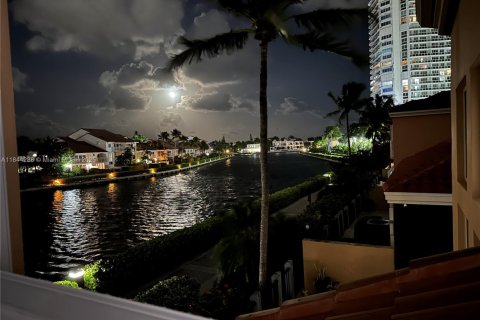 Villa ou maison à vendre à Aventura, Floride: 5 chambres, 264.03 m2 № 1839215 - photo 30