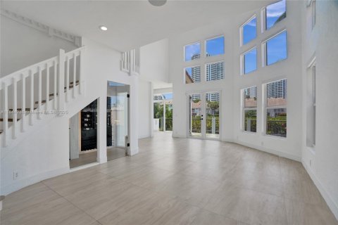 Villa ou maison à vendre à Aventura, Floride: 5 chambres, 264.03 m2 № 1839215 - photo 5