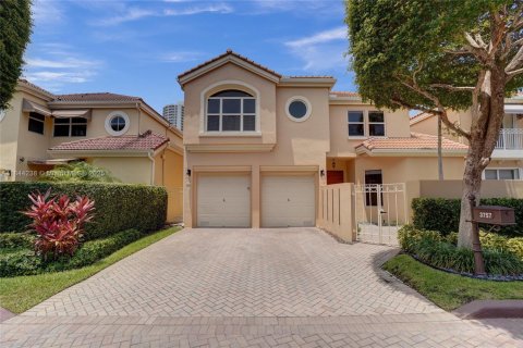 Villa ou maison à vendre à Aventura, Floride: 5 chambres, 264.03 m2 № 1839215 - photo 3