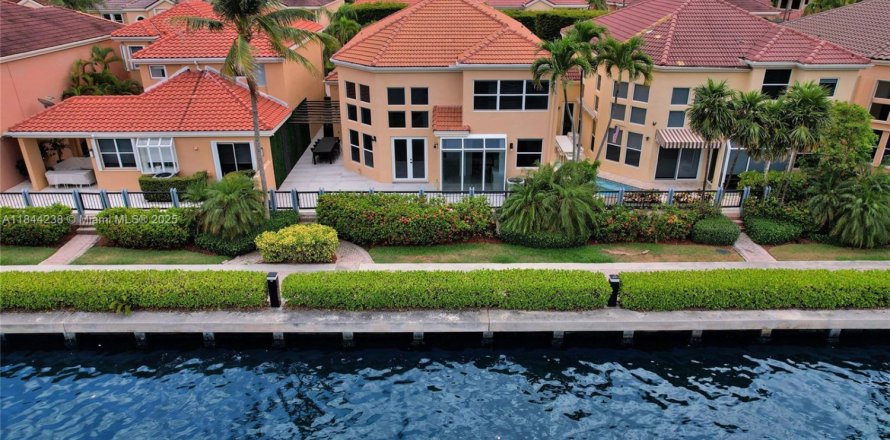 Casa en Aventura, Florida 5 dormitorios, 264.03 m2 № 1839215