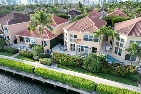 Villa ou maison à vendre à Aventura, Floride: 5 chambres, 264.03 m2 № 1839215 - photo 2