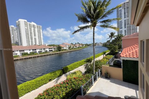 Villa ou maison à vendre à Aventura, Floride: 5 chambres, 264.03 m2 № 1839215 - photo 25