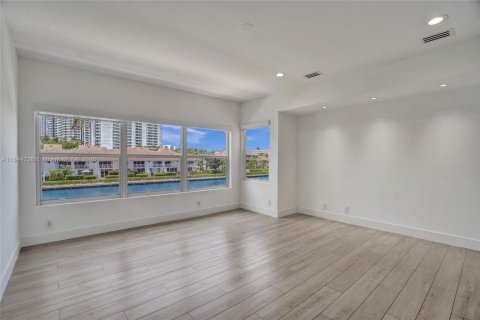 Villa ou maison à vendre à Aventura, Floride: 5 chambres, 264.03 m2 № 1839215 - photo 29