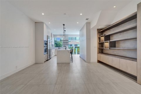 Villa ou maison à vendre à Aventura, Floride: 5 chambres, 264.03 m2 № 1839215 - photo 12