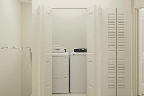 Touwnhouse à vendre à Miami, Floride: 3 chambres, 133.97 m2 № 2169640 - photo 14