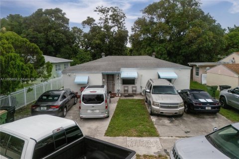 House in North Miami, Florida 2 bedrooms, 137.22 sq.m. № 1948665 - photo 28