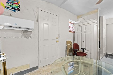 House in North Miami, Florida 2 bedrooms, 137.22 sq.m. № 1948665 - photo 15