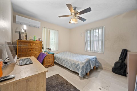 House in North Miami, Florida 2 bedrooms, 137.22 sq.m. № 1948665 - photo 25