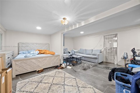 House in North Miami, Florida 2 bedrooms, 137.22 sq.m. № 1948665 - photo 21