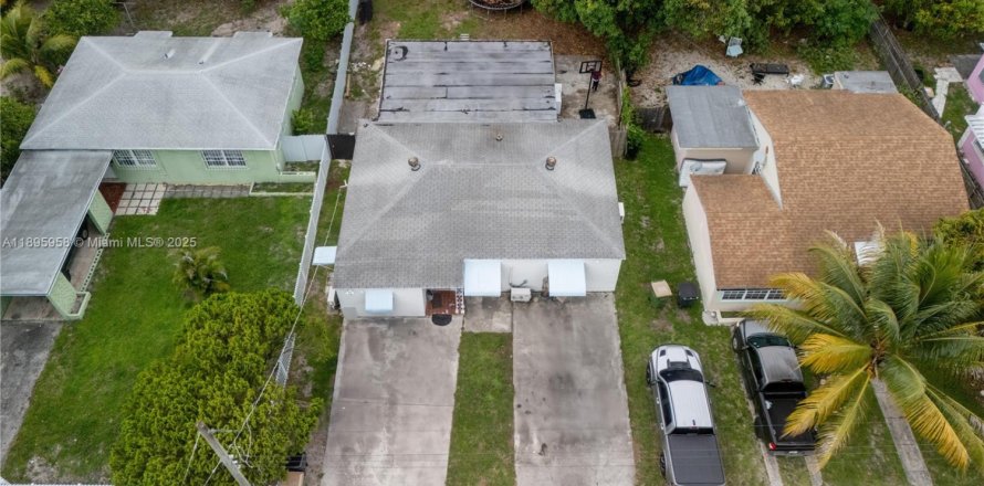 House in North Miami, Florida 2 bedrooms, 137.22 sq.m. № 1948665