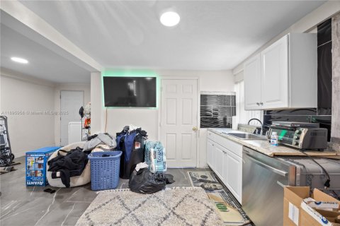House in North Miami, Florida 2 bedrooms, 137.22 sq.m. № 1948665 - photo 18