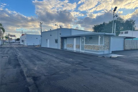 Купить коммерческую недвижимость в Майами, Флорида № 2022421 - фото 3