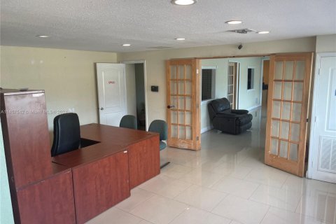 Купить коммерческую недвижимость в Майами, Флорида № 2022421 - фото 7