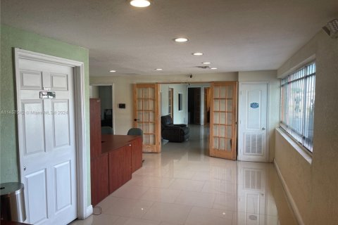 Купить коммерческую недвижимость в Майами, Флорида № 2022421 - фото 5