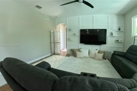 House in Boynton Beach, Florida 5 bedrooms, 296.54 sq.m. № 1774263 - photo 7