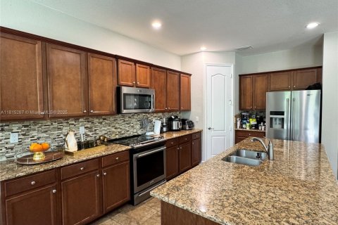House in Boynton Beach, Florida 5 bedrooms, 296.54 sq.m. № 1774263 - photo 8