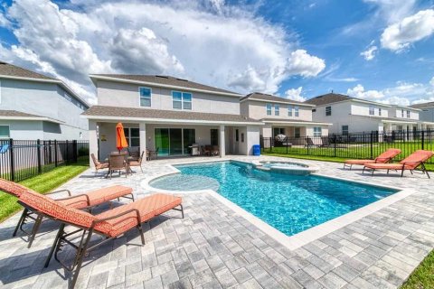 House in Kissimmee, Florida 8 bedrooms, 335.28 sq.m. № 2222781 - photo 11
