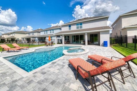 House in Kissimmee, Florida 8 bedrooms, 335.28 sq.m. № 2222781 - photo 13