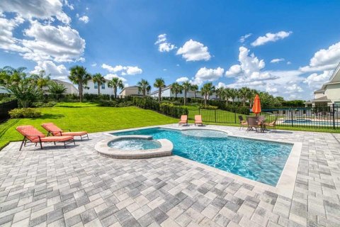 House in Kissimmee, Florida 8 bedrooms, 335.28 sq.m. № 2222781 - photo 12
