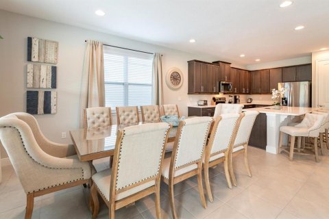 House in Kissimmee, Florida 8 bedrooms, 335.28 sq.m. № 2222781 - photo 5