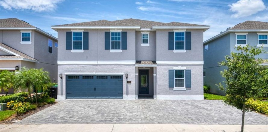 House in Kissimmee, Florida 8 bedrooms, 335.28 sq.m. № 2222781