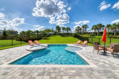 House in Kissimmee, Florida 8 bedrooms, 335.28 sq.m. № 2222781 - photo 14