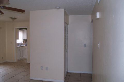 Immobilier commercial à vendre à Port Charlotte, Floride: 4 chambres, 223.99 m2 № 2207239 - photo 12