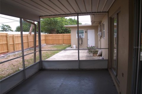 Immobilier commercial à vendre à Port Charlotte, Floride: 4 chambres, 223.99 m2 № 2207239 - photo 9
