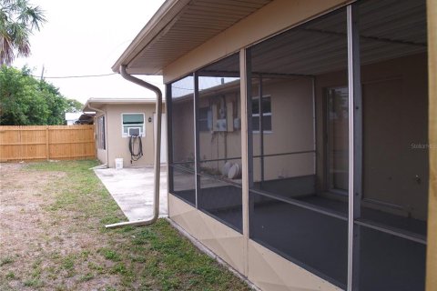 Immobilier commercial à vendre à Port Charlotte, Floride: 4 chambres, 223.99 m2 № 2207239 - photo 11