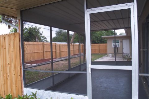 Immobilier commercial à vendre à Port Charlotte, Floride: 4 chambres, 223.99 m2 № 2207239 - photo 10