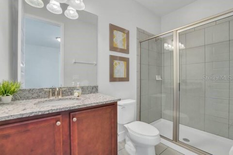 Casa en venta en Kissimmee, Florida, 6 dormitorios, 308.16 m2 № 2223198 - foto 9