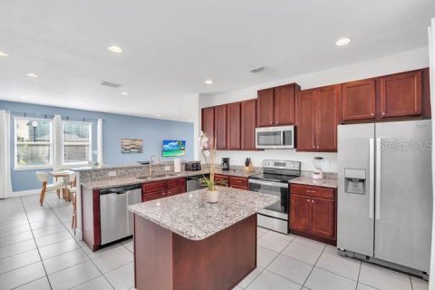 Casa en venta en Kissimmee, Florida, 6 dormitorios, 308.16 m2 № 2223198 - foto 6