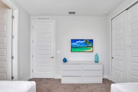 Casa en venta en Kissimmee, Florida, 6 dormitorios, 308.16 m2 № 2223198 - foto 27